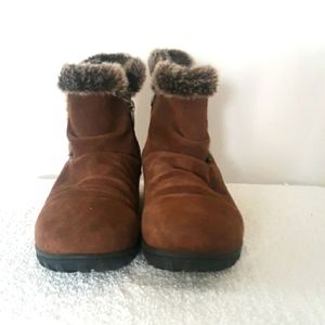 KHOMBU WOMAN BOOTS SIZE 11